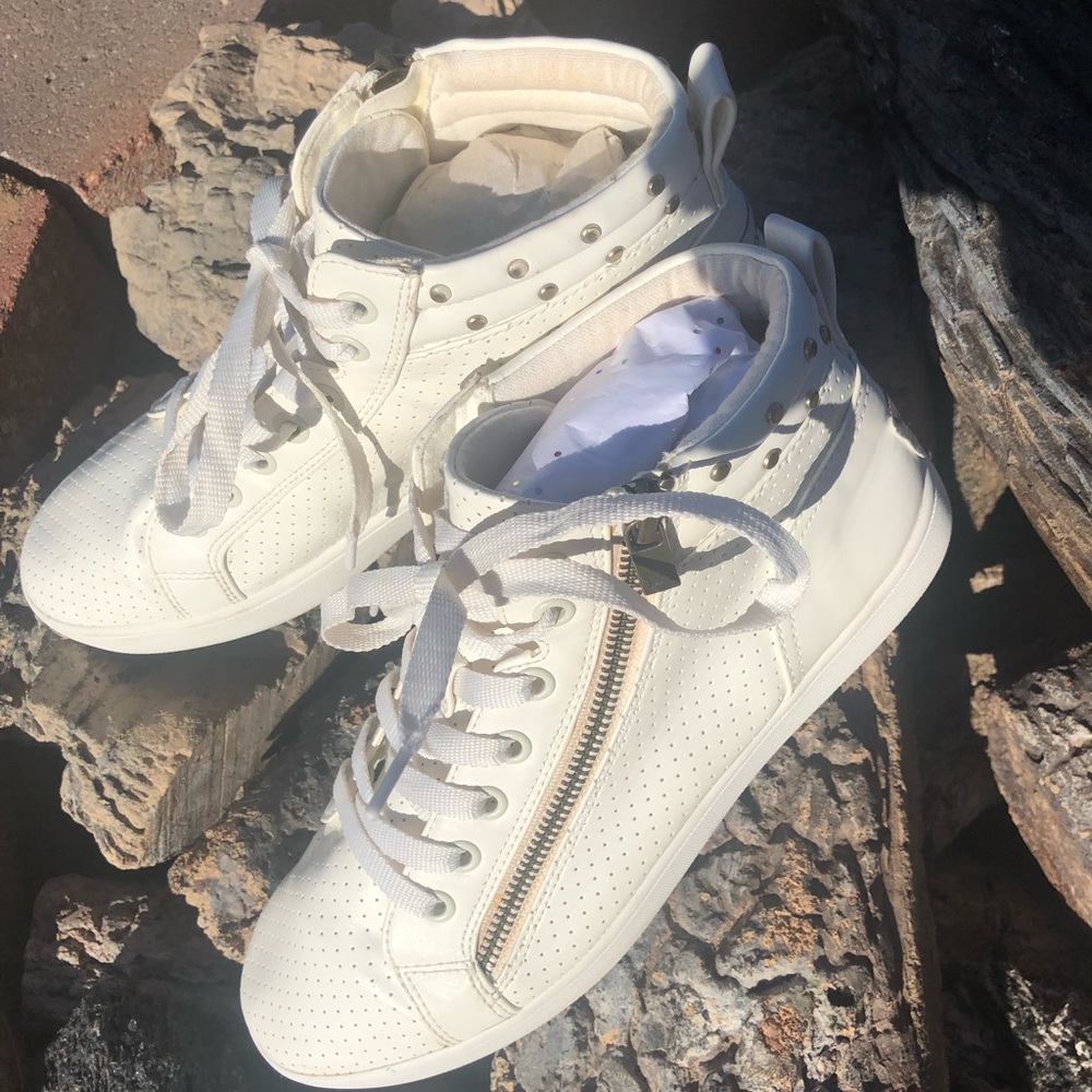 KOOLABURRA By UGGS Women’s Kayleigh White High top Sneakers w/ Zippers! Size 8.